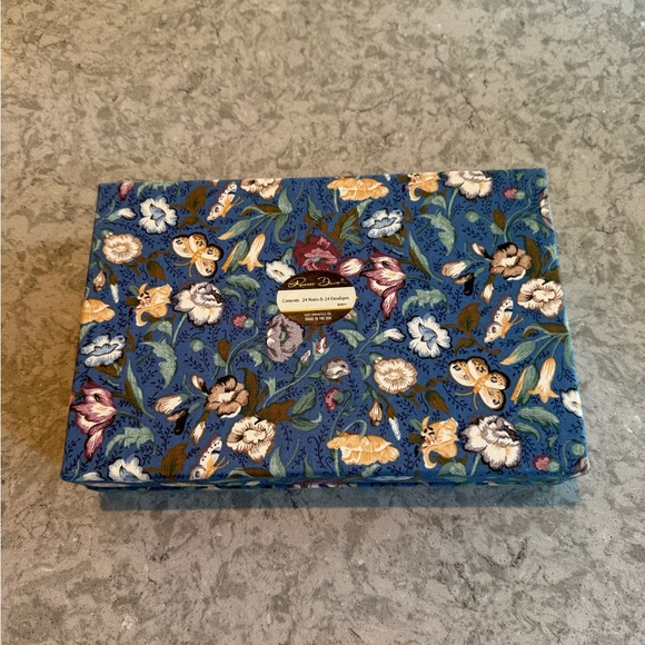 Elegant Pink Stationery Set - Picture 2 of 5